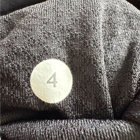 Lululemon Distance Pullover Half Zip Black/Grey Tech Fleece Circle Mesh Sz 4 - Picture 7 of 8